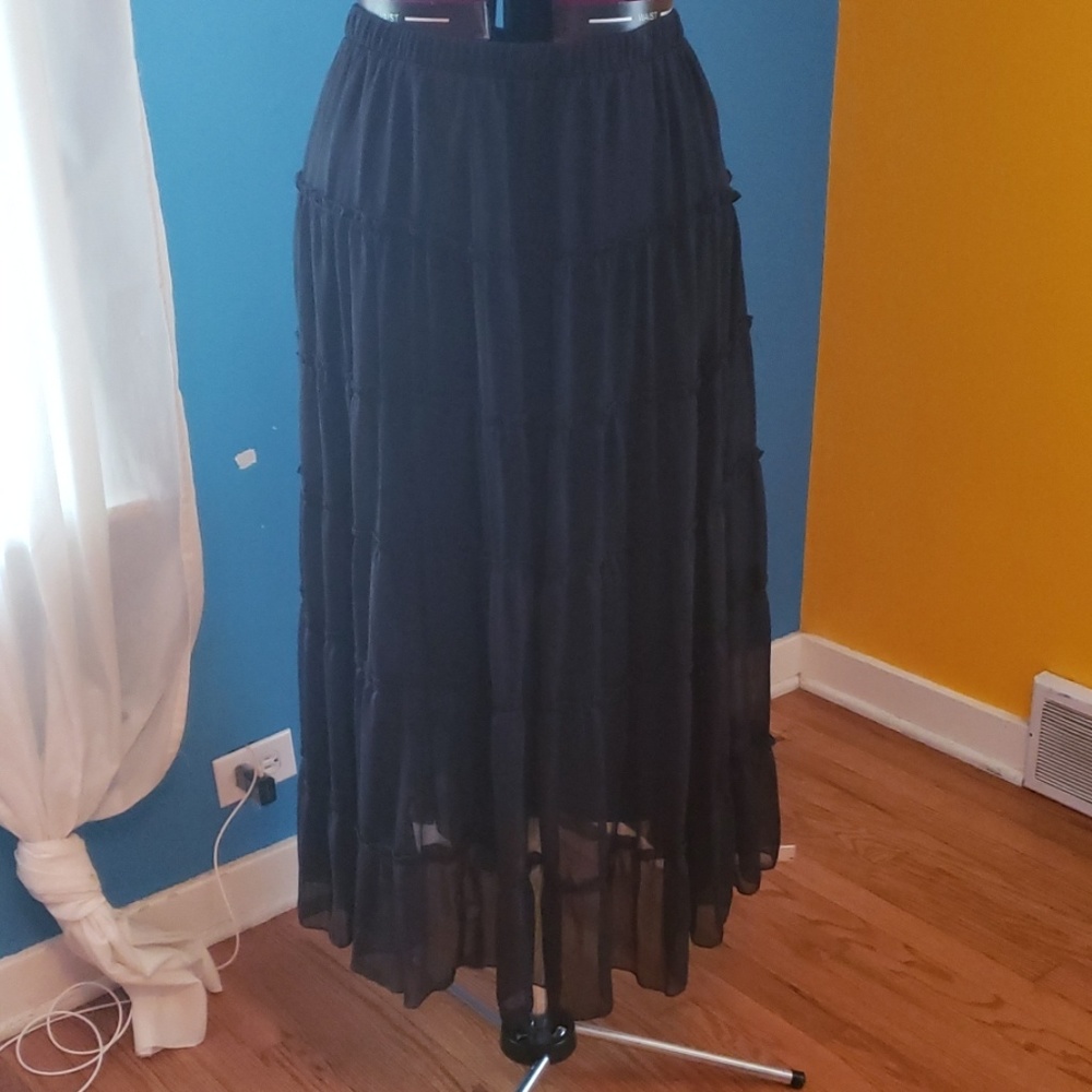 1x Tiered Black Maxi Skirt